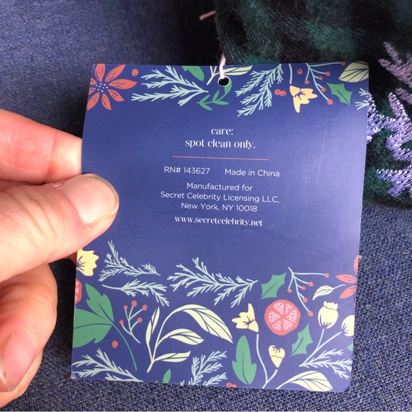 Retreat green black plaid “Believe” Holiday pillow NWT - Picture 5 of 11